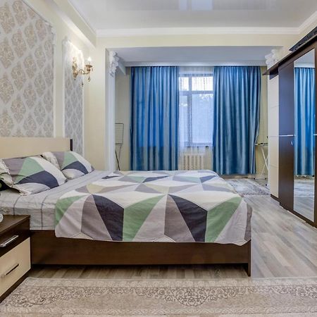 Apartamento 2-Ком Квартира Bishkek Exterior foto